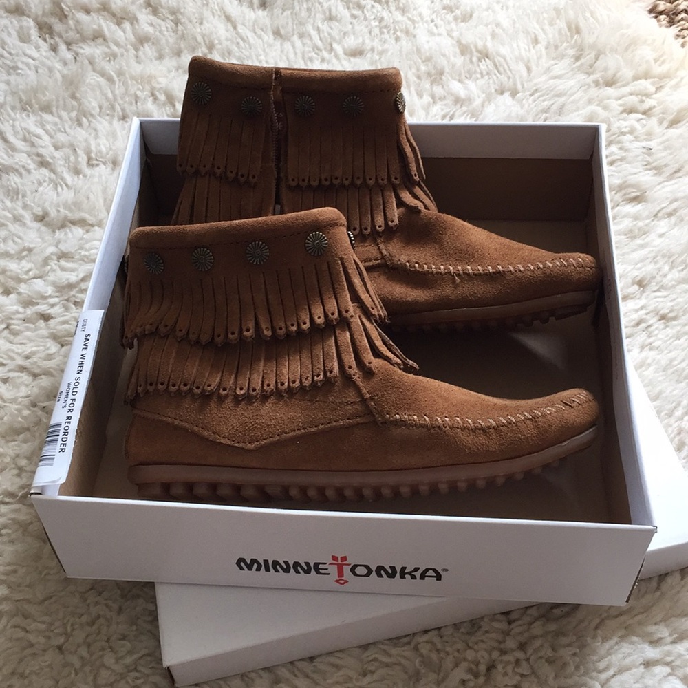 NWT Minnetonka ankle booties